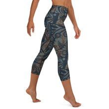 Load image into Gallery viewer, Capri Leggings
